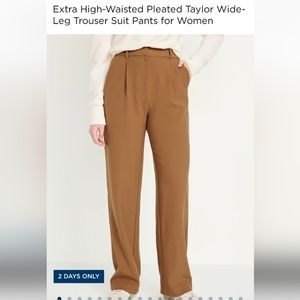 High waisted, pleated wide-leg trousers
